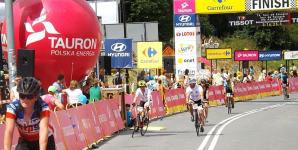Komendant Główny Policji, nadinspektor Jarosław Szymczyk na trasie 74 Tour de Pologne Amatorów