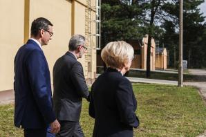[VDEO] Premier: środki dezynfekcyjne i środki ochrony trafią do szkół
