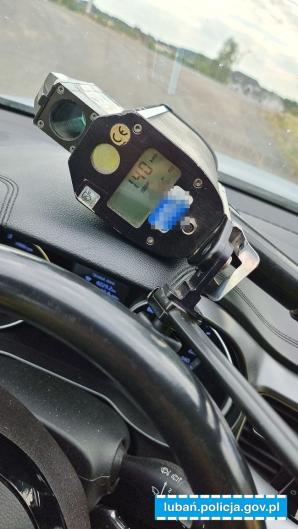 Pędził drogami lubania 140 km/h w terenie zabudowanym. Stracił prawo jazdy i będzie musiał „słono zapłacić”