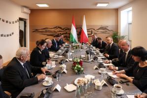 W Starym Sączu Prezydent RP Andrzej Duda wraz z Małżonką Agatą Kornhauser–Dudą wspólnie z Prezydentem Węgier Tamásem Sulyokiem wraz z Małżonką Zsuzsanną Nagy świętowali Dzień Przyjaźni Polsko–Węgierskiej