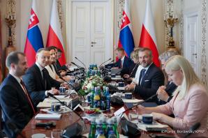 [VIDEO] O bezpieczeństwie, energetyce i inwestycjach prezydenci Polski i Słowacji w Warszawie