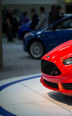 Targi motoryzacyjne przyciągają coraz więcej osób. Zainteresowanie będzie rosło wraz ze wzrostem sprzedaży nowych samochodów