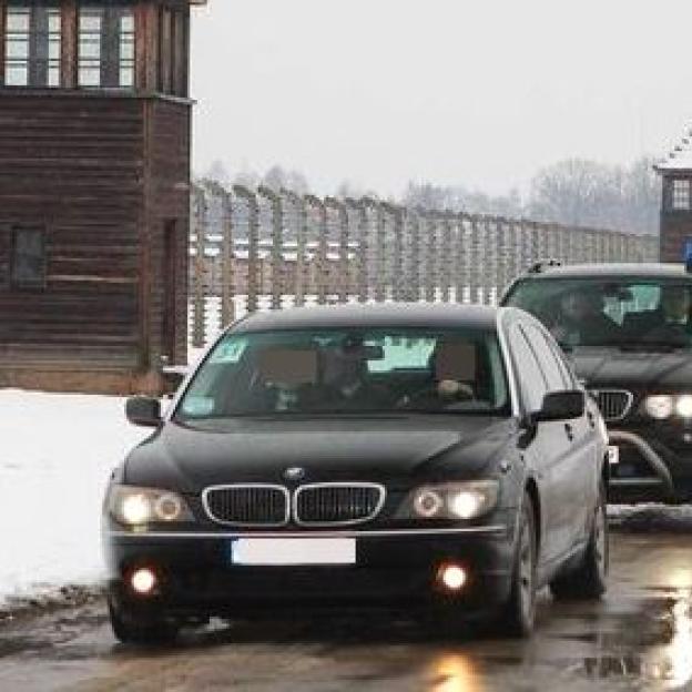 Po wypadku kolumny rządowej: 21-letni kierowca seicento usłyszał zarzuty