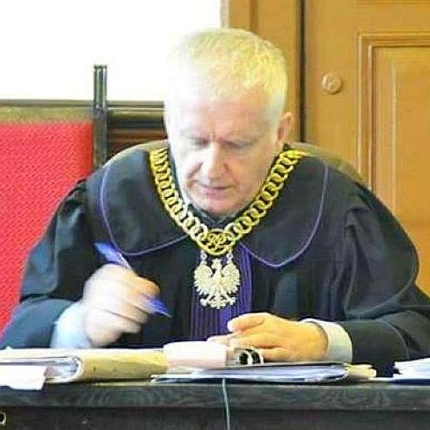 Matka nauczyciela, skazanego wczoraj na 3,5 roku więzienia: Szybki sąd, szybkie skazanie, bo nie ma dowodów a sukces musi być! Dlaczego sędzia dodał 1,5 roku więcej więzienia, niż chciał prourator? By zachować twarz w sprawie, w której nie ma dowodów?