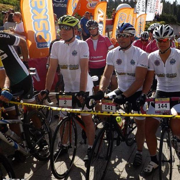 Komendant Główny Policji, nadinspektor Jarosław Szymczyk na trasie 74 Tour de Pologne Amatorów
