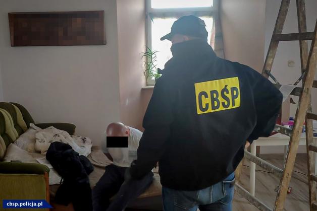 [VIDEO] Zlikwidowane laboratoria, zatrzymani chemicy – uderzenie CBŚP na Dolnym Śląsku